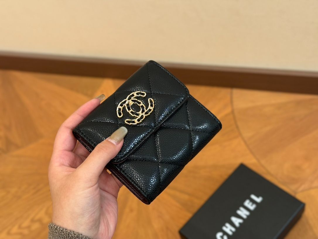 本日限定特価】シャネル キャビアレザー ショートウォレット