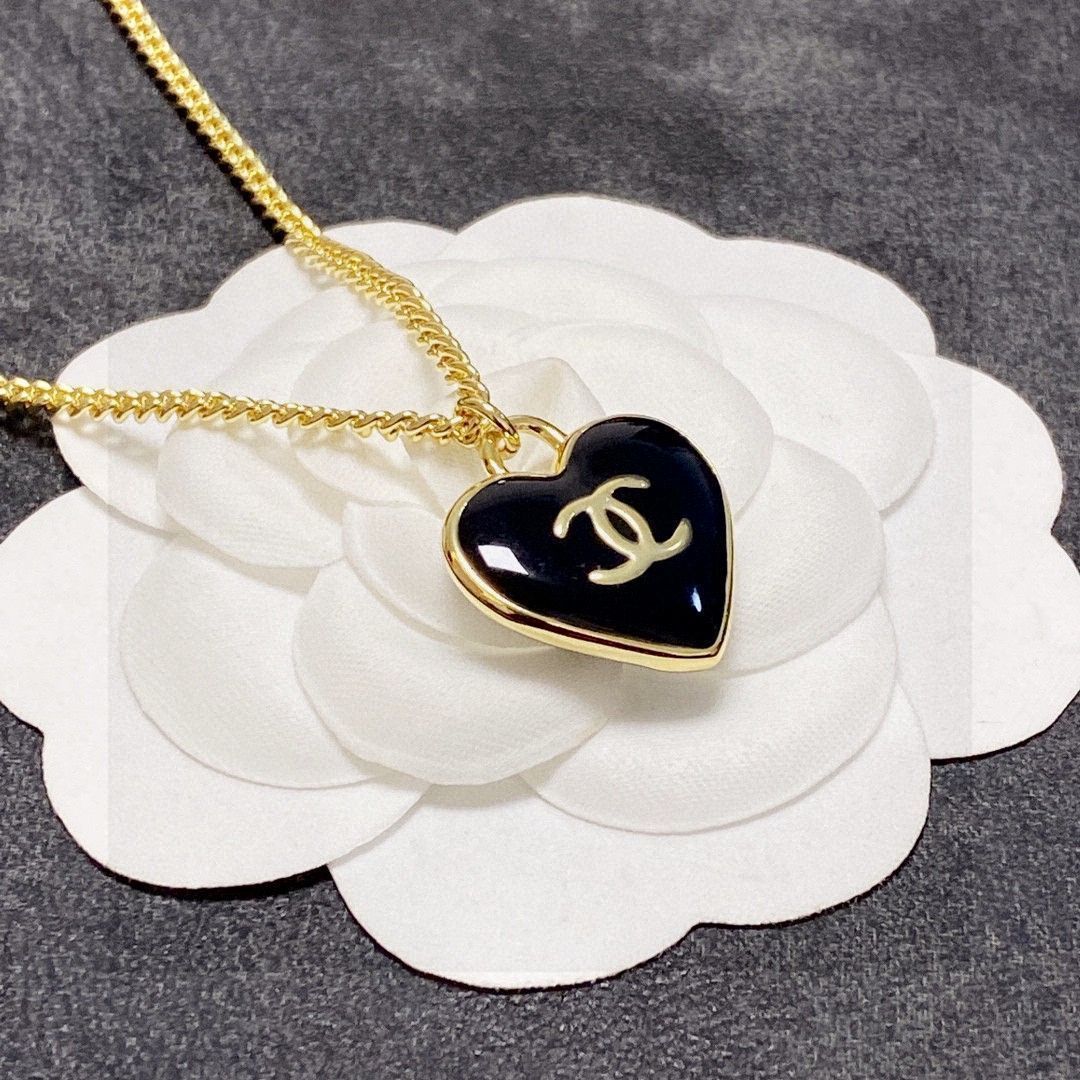 ハート煌めく♡CHANEL ブラックハートネックレス ◇きらめくハートが揺れる♡◇CHANEL ネックレス CCロゴ
