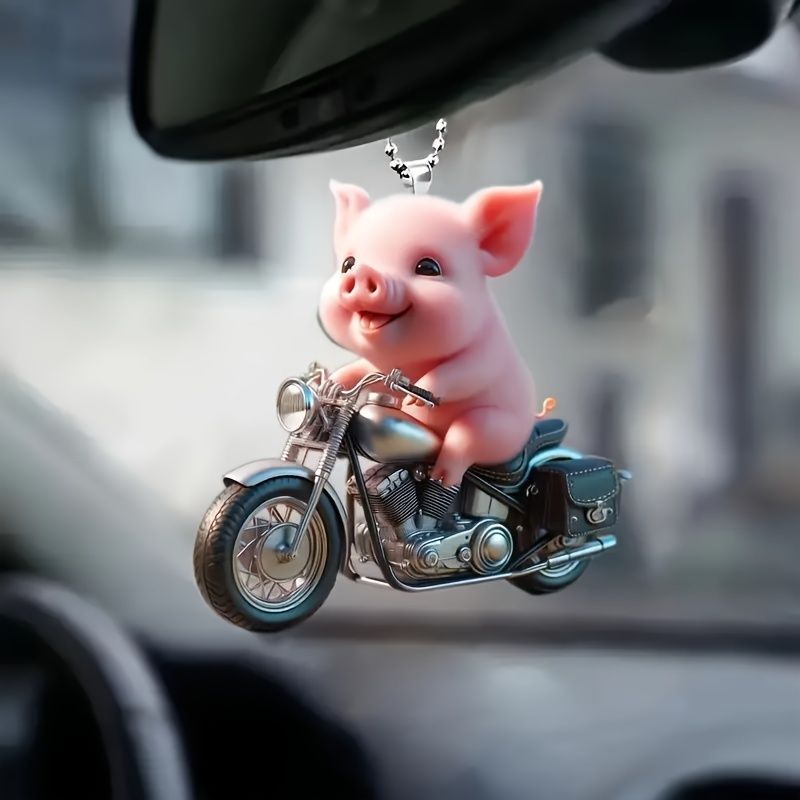 吊り下げ キーホルダー 豚 バイクに乗るぶた オートバイ 2D アクリル 8cm かわいい バックミラー 車内アクセサリー おしゃれ おすすめ t799