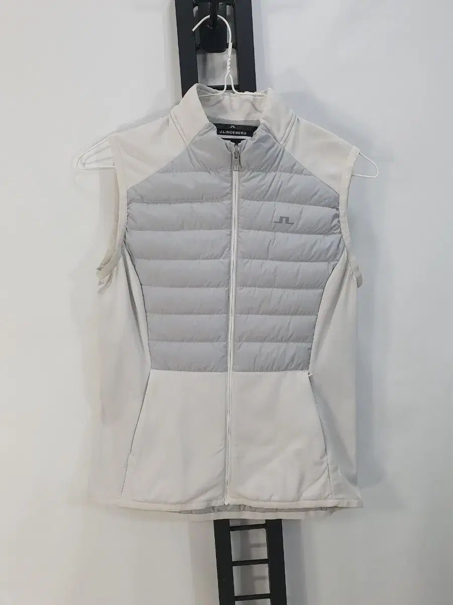 J.LINDEBERG J.リンドバーグ 軽量ダウンベスト ハイブリッドダウンベスト ホワイト グレー m