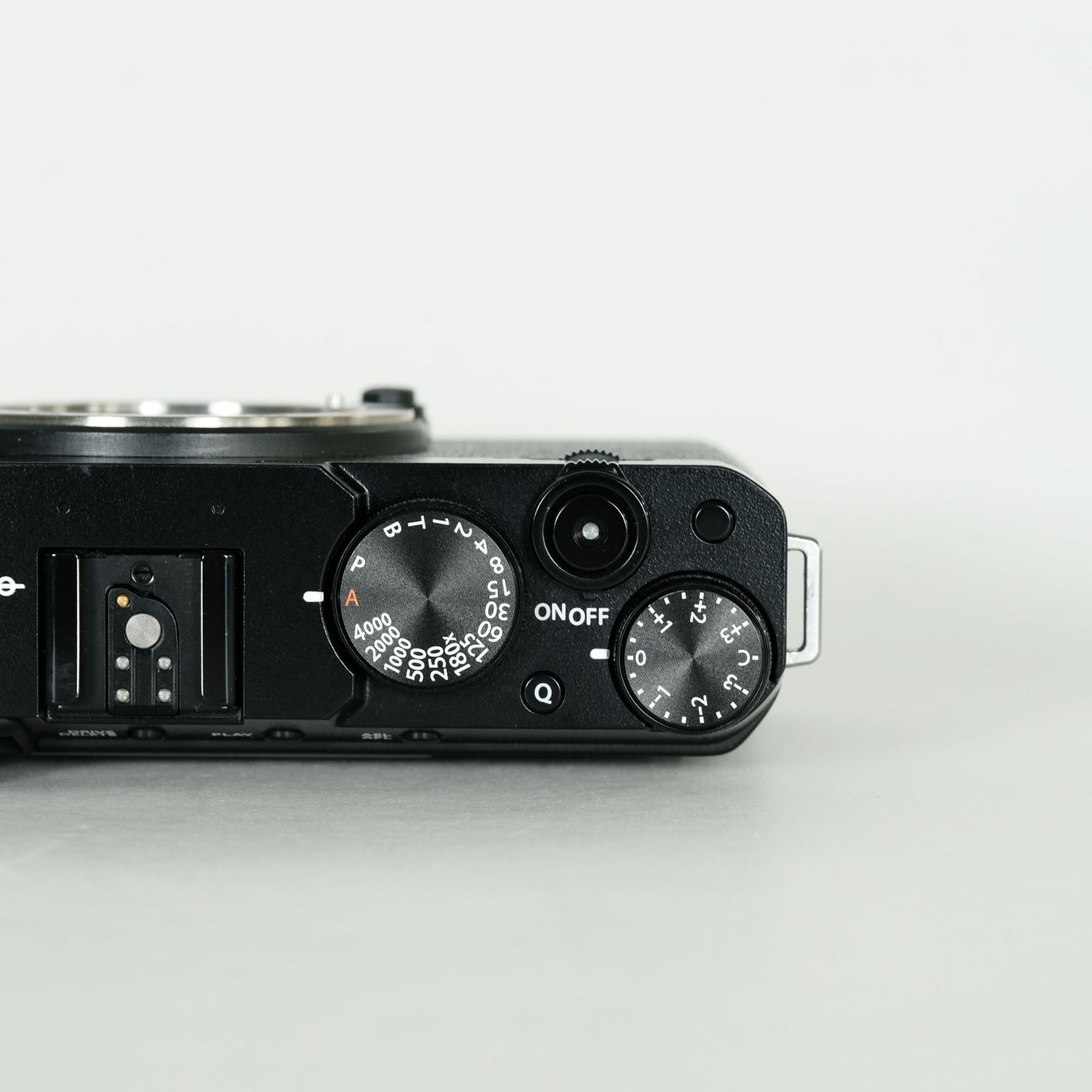 良品｜シャッター数5,572回｜サムレスト付] FUJIFILM X-E4