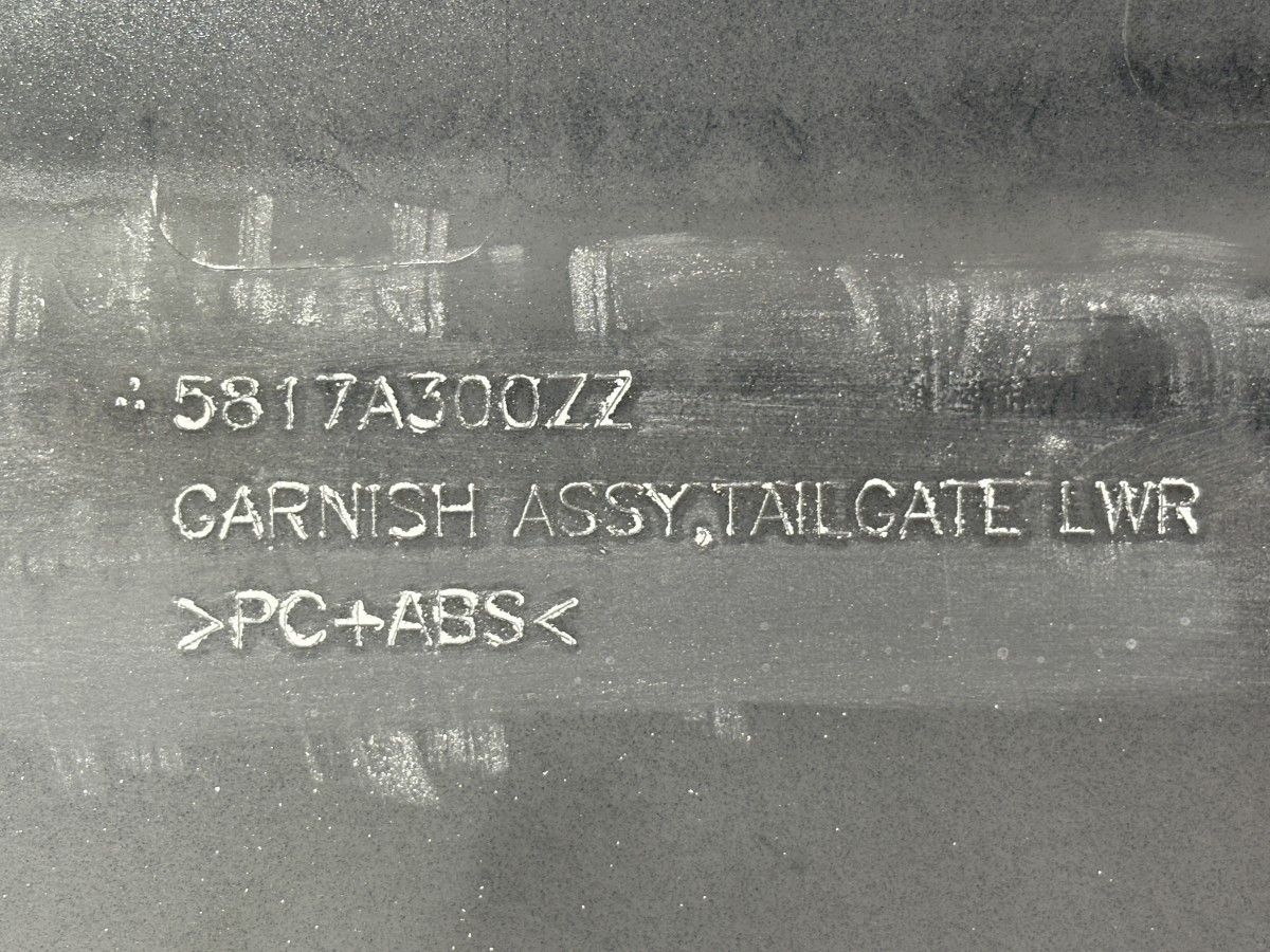 現行 純正リアゲートパネル