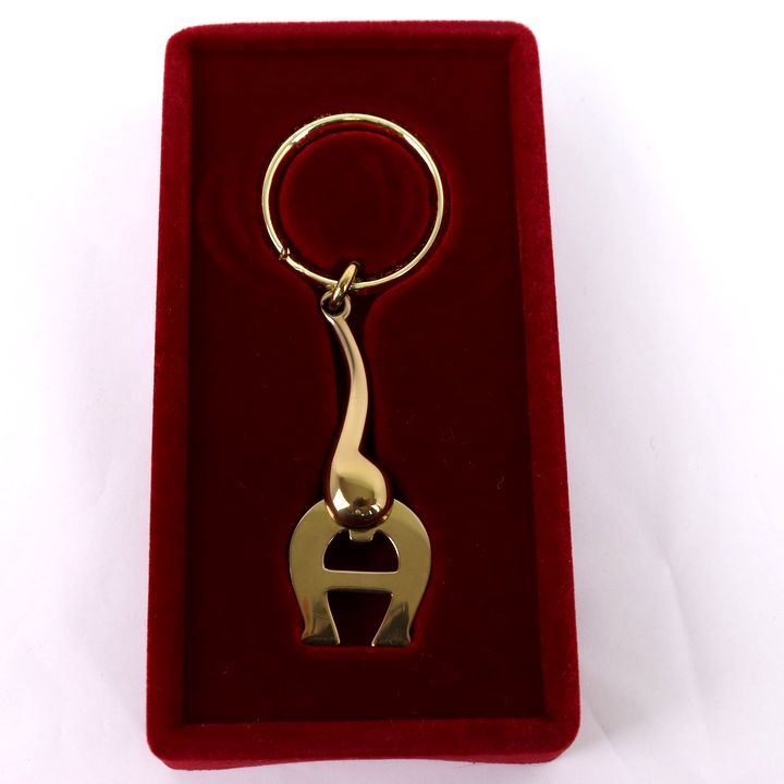 【AIGNER】LOGO Keyring／キーリング Dark Toffee Brown Metal A-Logo Keyring | AIGNER Qatar