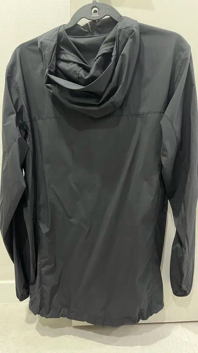 新作 ARC TERYX アークテリクス スコーミッシュ フーディ ブラック M 幅広い用途に使える