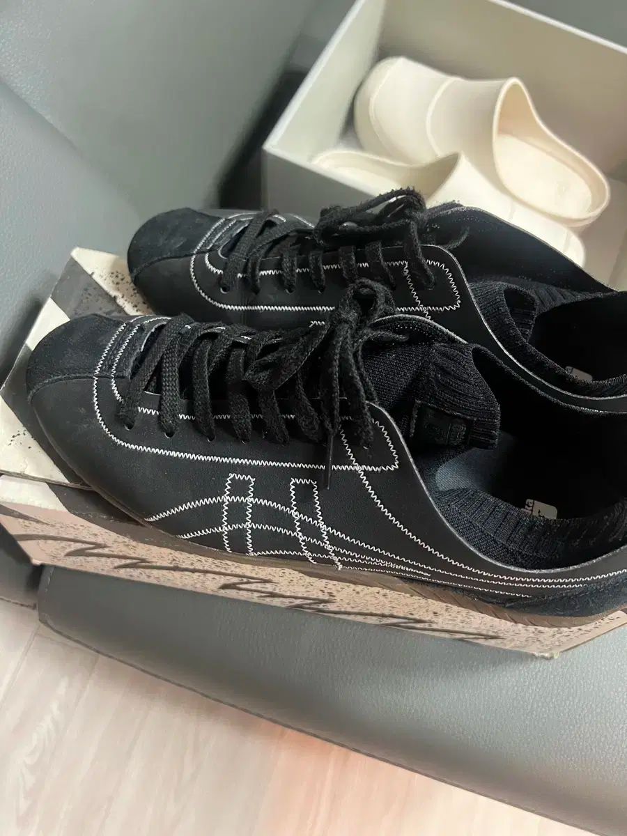 280 onitsuka tiger オニツカタイガー タイガー スクロー 黒 白