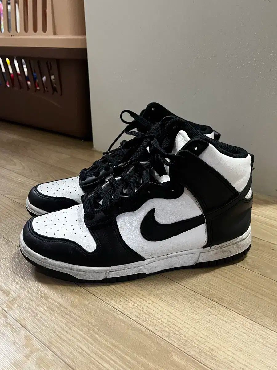 【雷市場（ポンジャン）商品韓国直送】 NIKE(ナイキ) ダンク ハイ ブラックu0026ホワイト 245