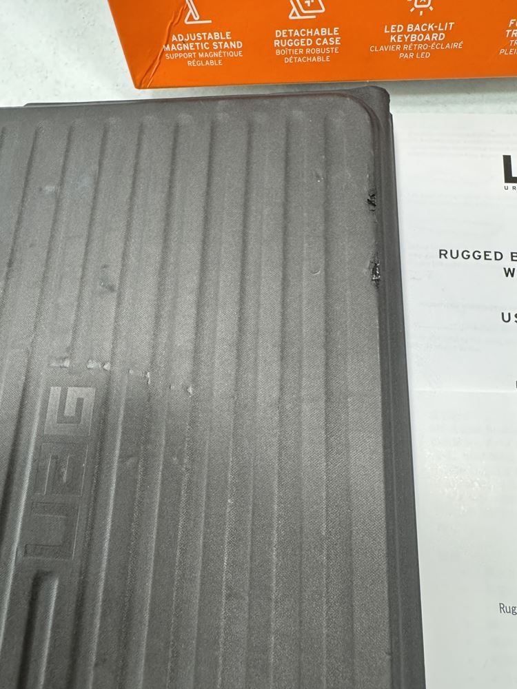 HY Urban Armor Gear UAG-BTKB-01-JP iPad 10.2インチ 第7～9世代 用 Bluetoothトラックパッド一体型キーボードケース 日本語配列バックライト 一部地域を除く HY003