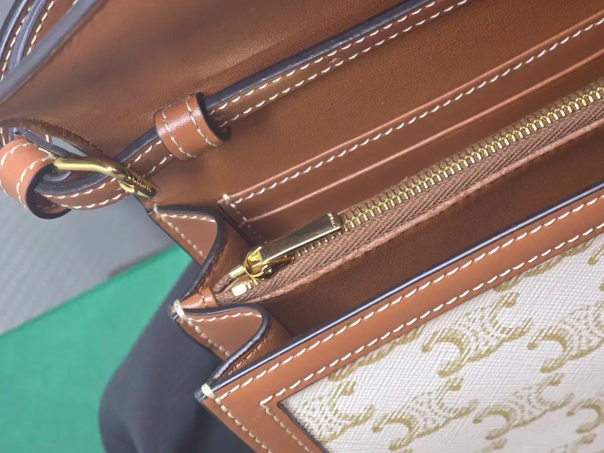 Celine(セリーヌ) トリオンフ キャンバス ミディアムバッグ