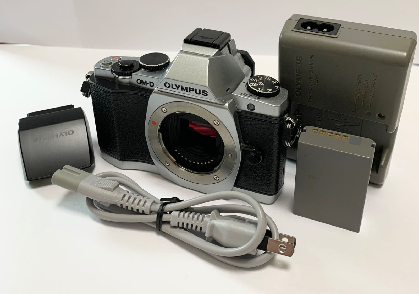 OLYMPUS E-PM1 ボディシルバー Amazon | OLYMPUS ミラーレス一眼 PEN mini E-PM1 ボディ