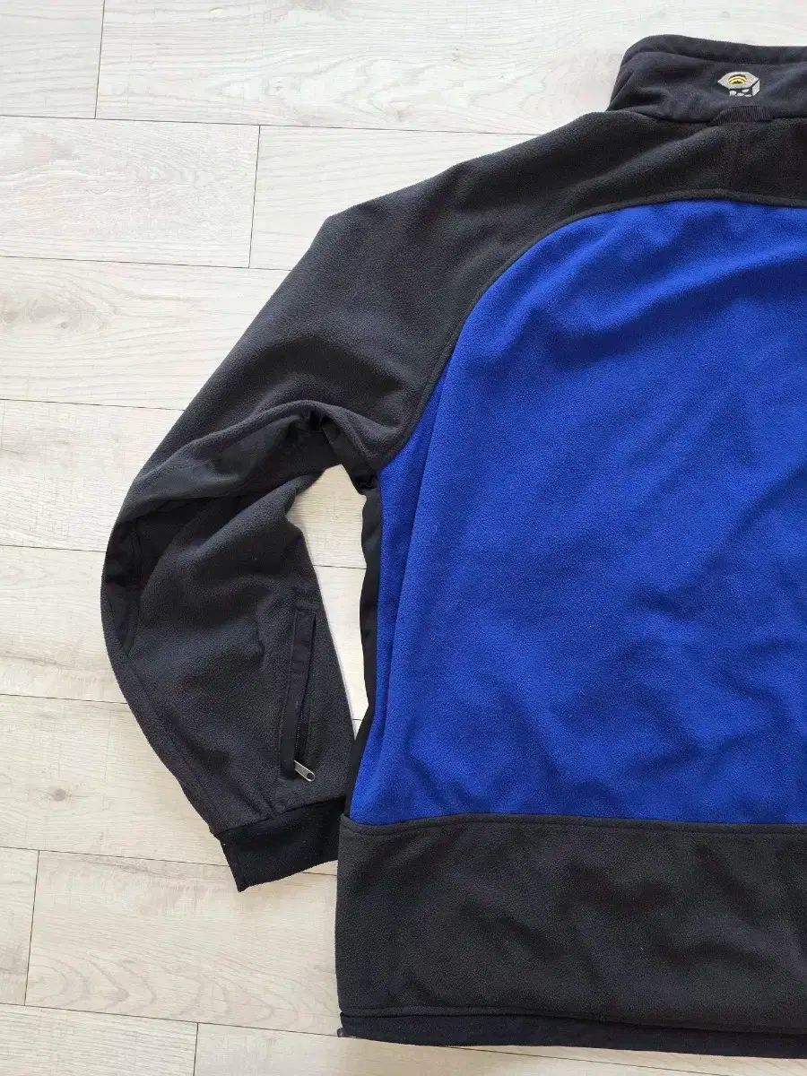 ブルー|ブラック