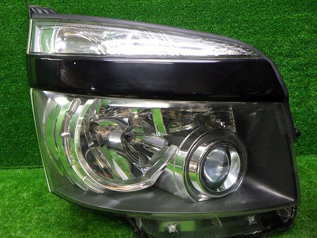 ヴォクシー ヘッドライト 左右 HID ZRR70/75 前期 28-203 V8 レベ付