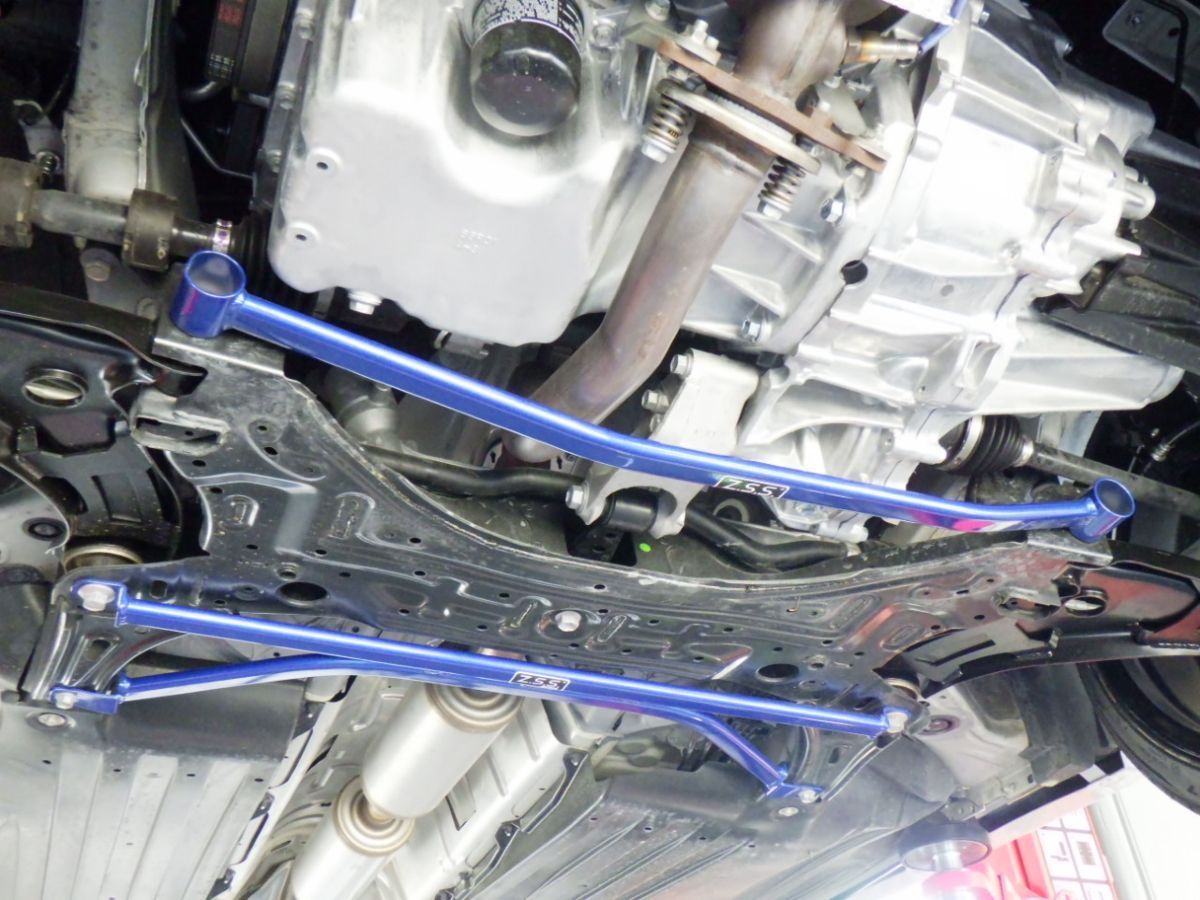 Z.S.S. ZC33S フロントサブフレームサポート スイフト ブレーキング時の挙動安定 ステアリングレスポンスの向上 ZSS