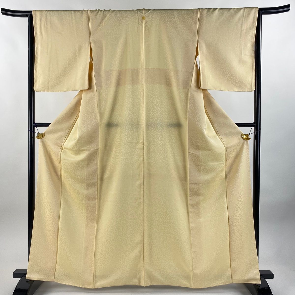 お召 身丈164.5cm 裄丈64.5cm M 袷 黄金糸きもの 証紙 地紋 薄黄 正絹 一つ紋