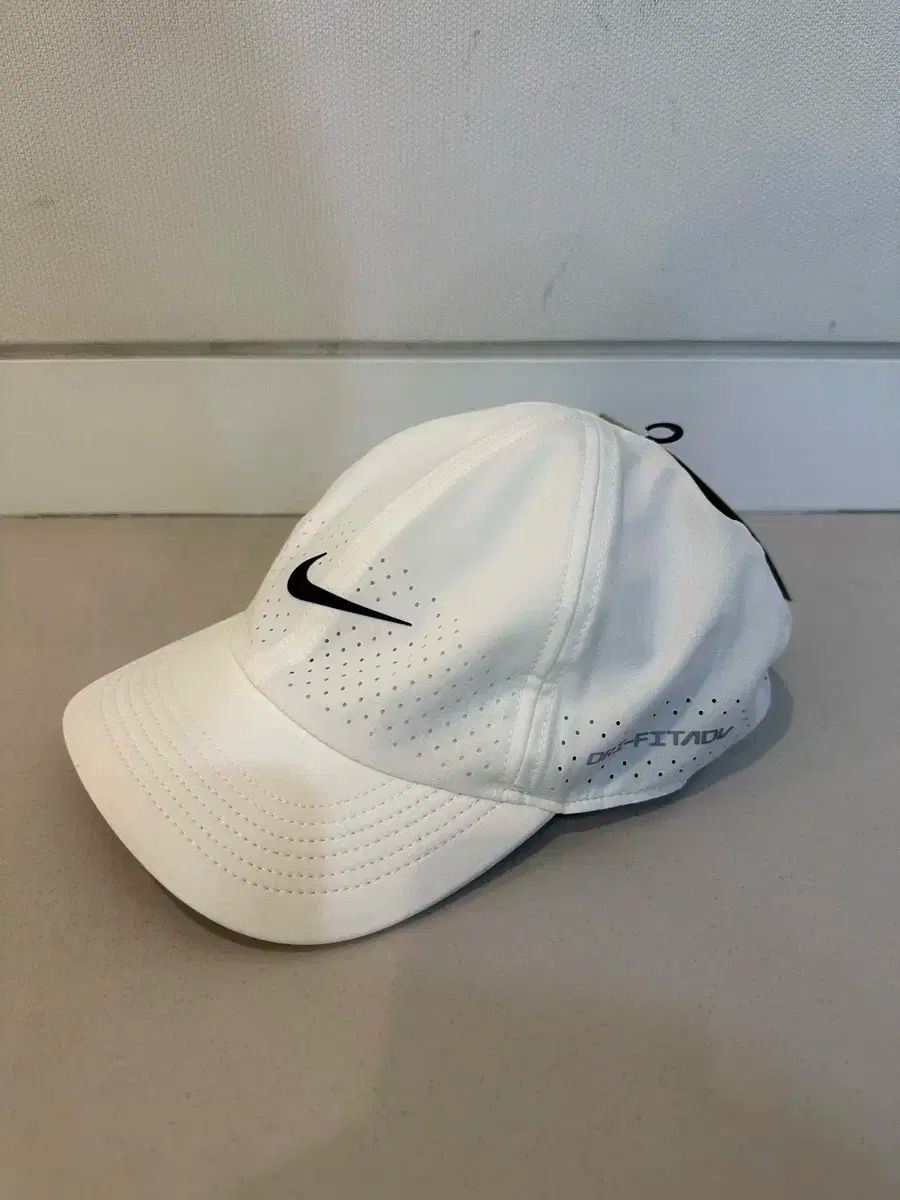 NIKE ナイキ ドライフィット adv クラブ 非構造化されています 帽子 ホワイト S M 販売