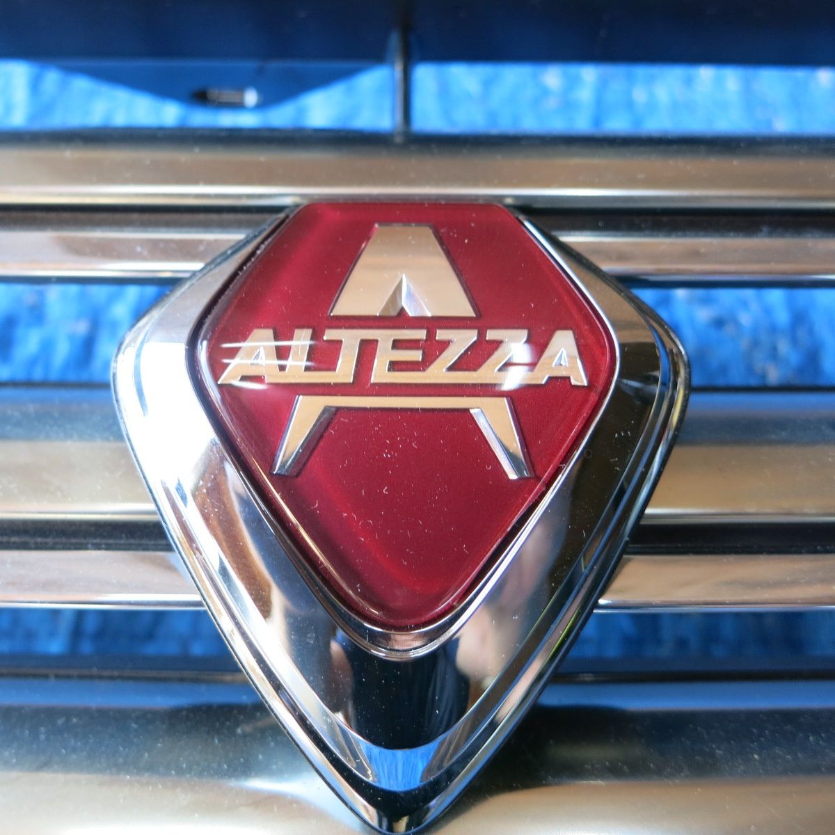 アルテッツァ グリル 純正 赤ロゴ アルテッツァ グリル 純正 赤ロゴ