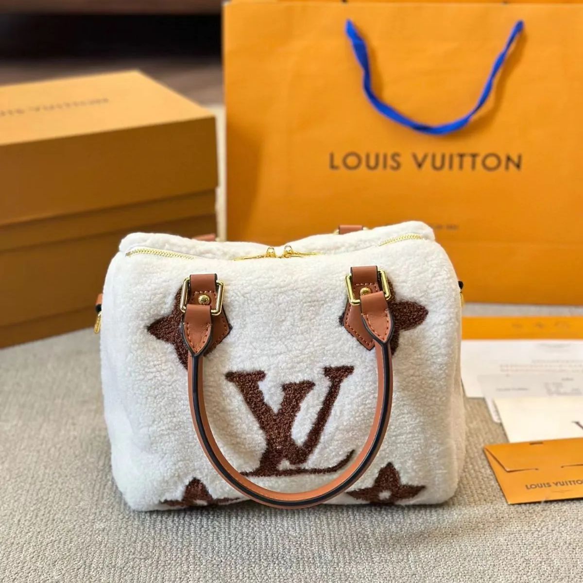 LOUIS VUITTON ショルダーバッグ ブラック