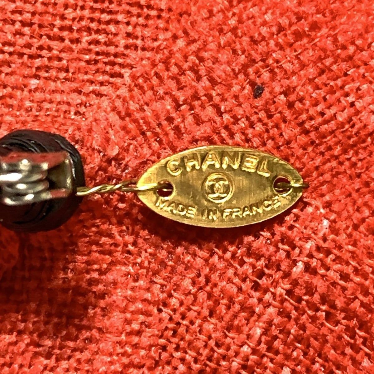 CHANEL　コサージュ　正規品　超美品 CHANEL(シャネル) コサージュ美品 カメリア レッド×シルバー