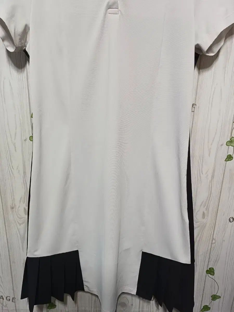 ゴルフワンピース 裾シャーリング