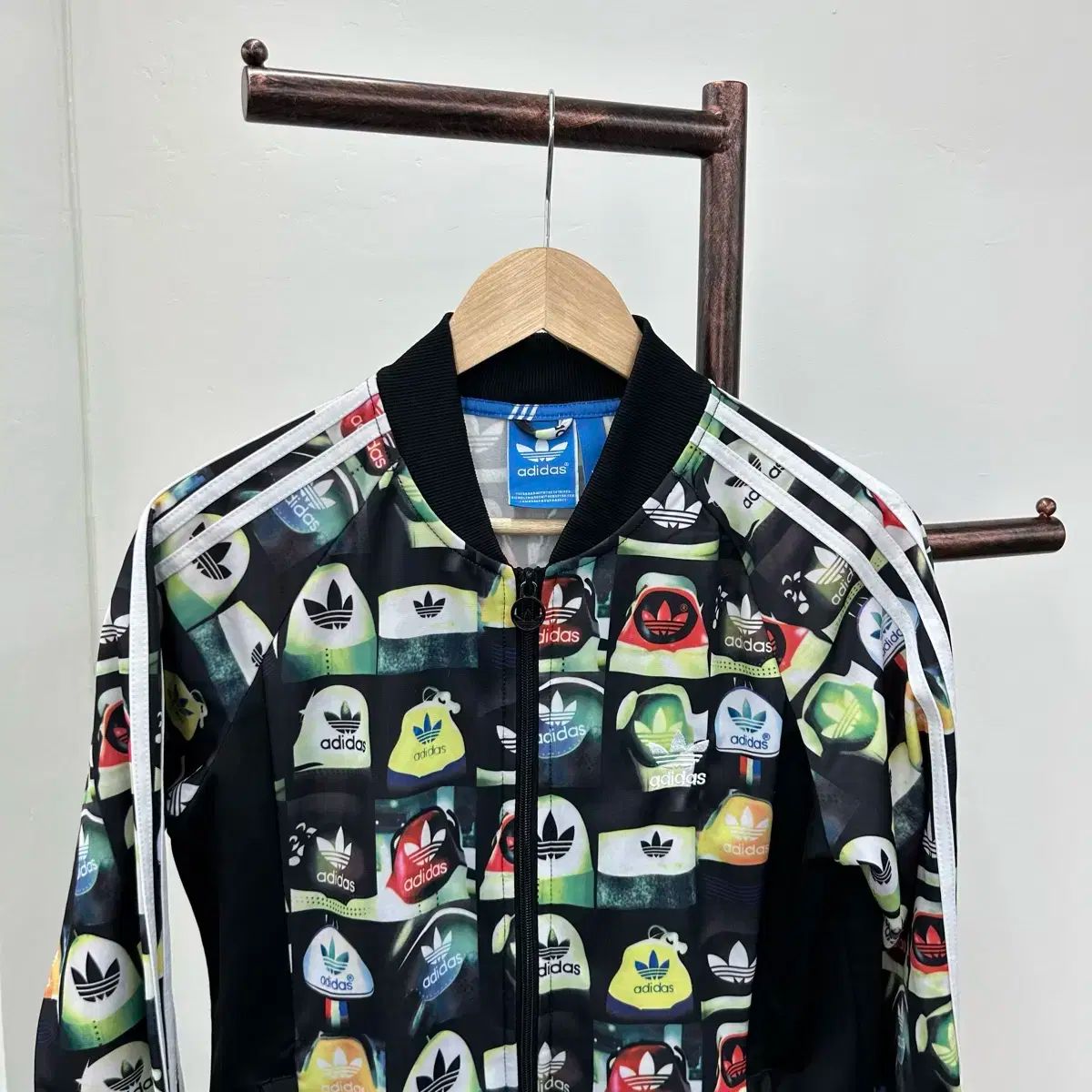 adidas(アディダス) ジェレミー スコット ジャージ - メルカリ adidas(アディダス) ジェレミー スコット ジャージ - メルカリ