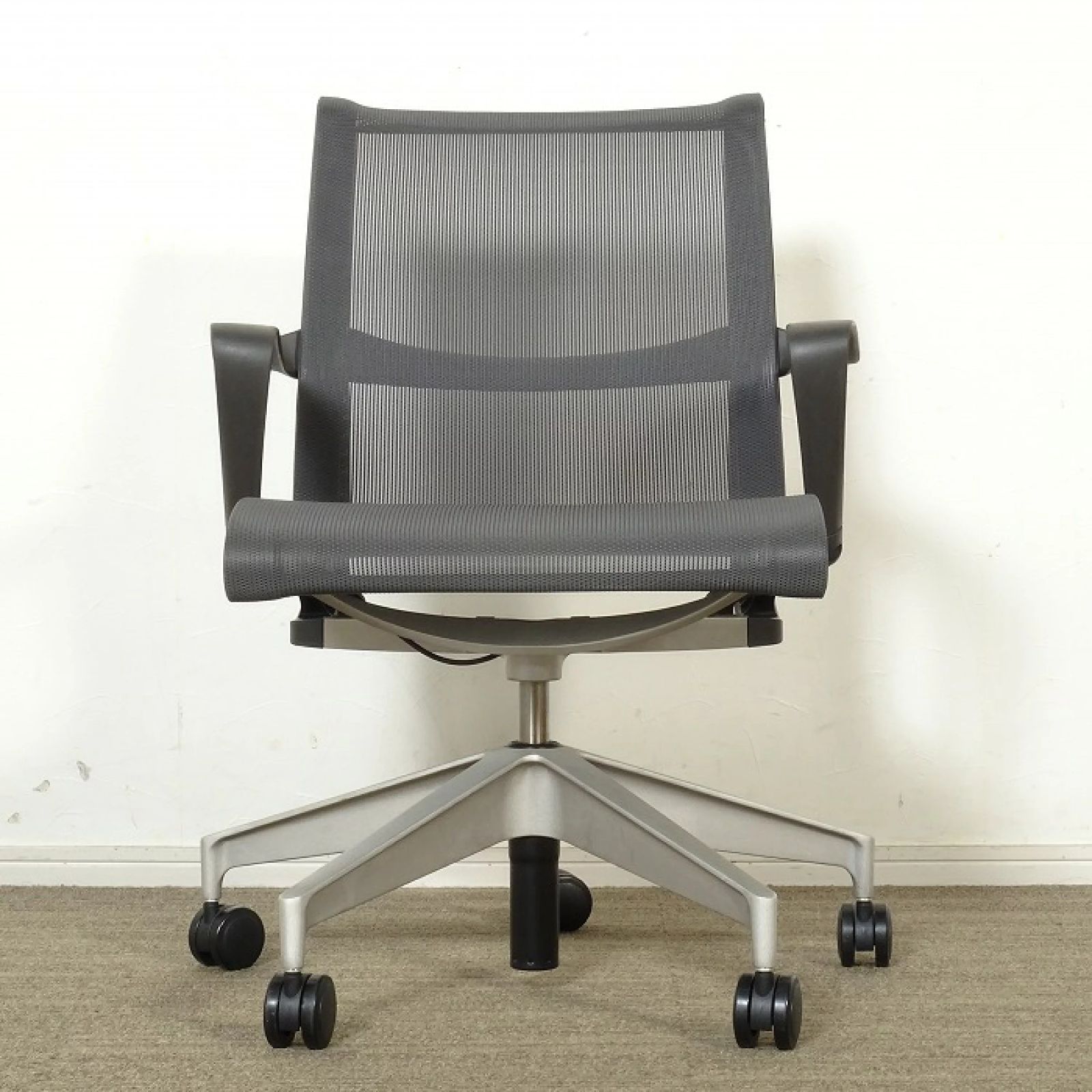 ◾︎SELUNO◾︎ 展示 Herman Miller ハーマンミラー Setu | セトゥー チェア アーム付き 13万 v672