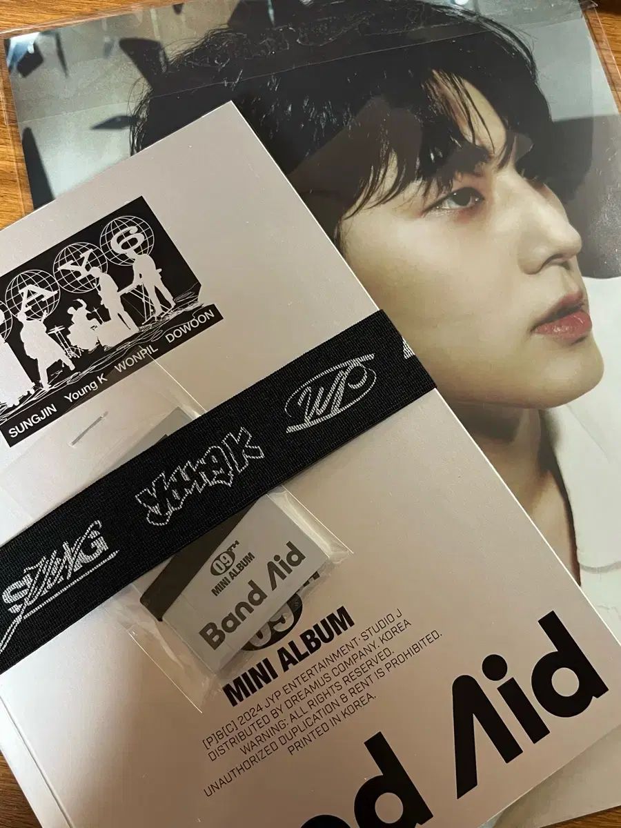 【雷市場（ポンジャン）商品韓国直送】 DAY6(デイシックス) Band Aid アルバム (+ ポスター) 出品