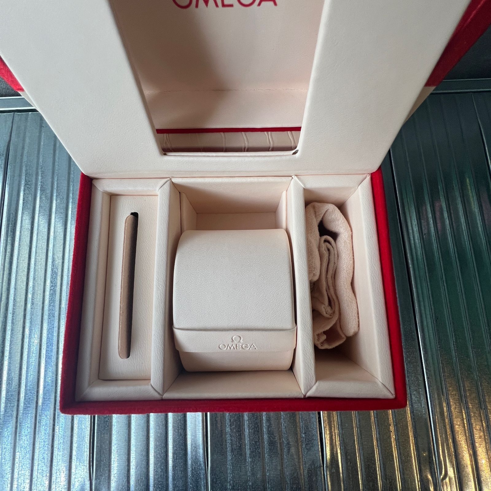 OMEGA オメガ ボックス ウォッチケース 空箱 美品 新品未使用 大量在庫 OMEGA 純正 Ω オメガ 正規 時計 ケース 箱 ボックス BOX 保護