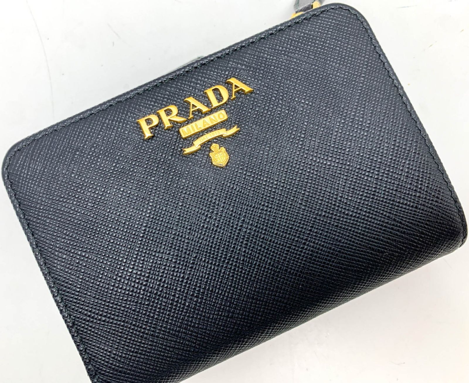PRADA プラダ 黒 ブラック ロゴゴールド サフィアーノ 財布