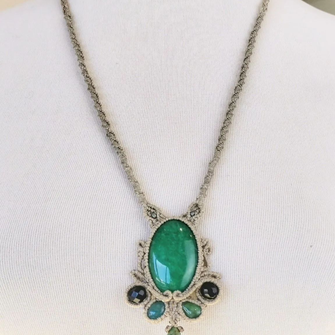 グリーンアベンチュリン マクラメ編みペンダント