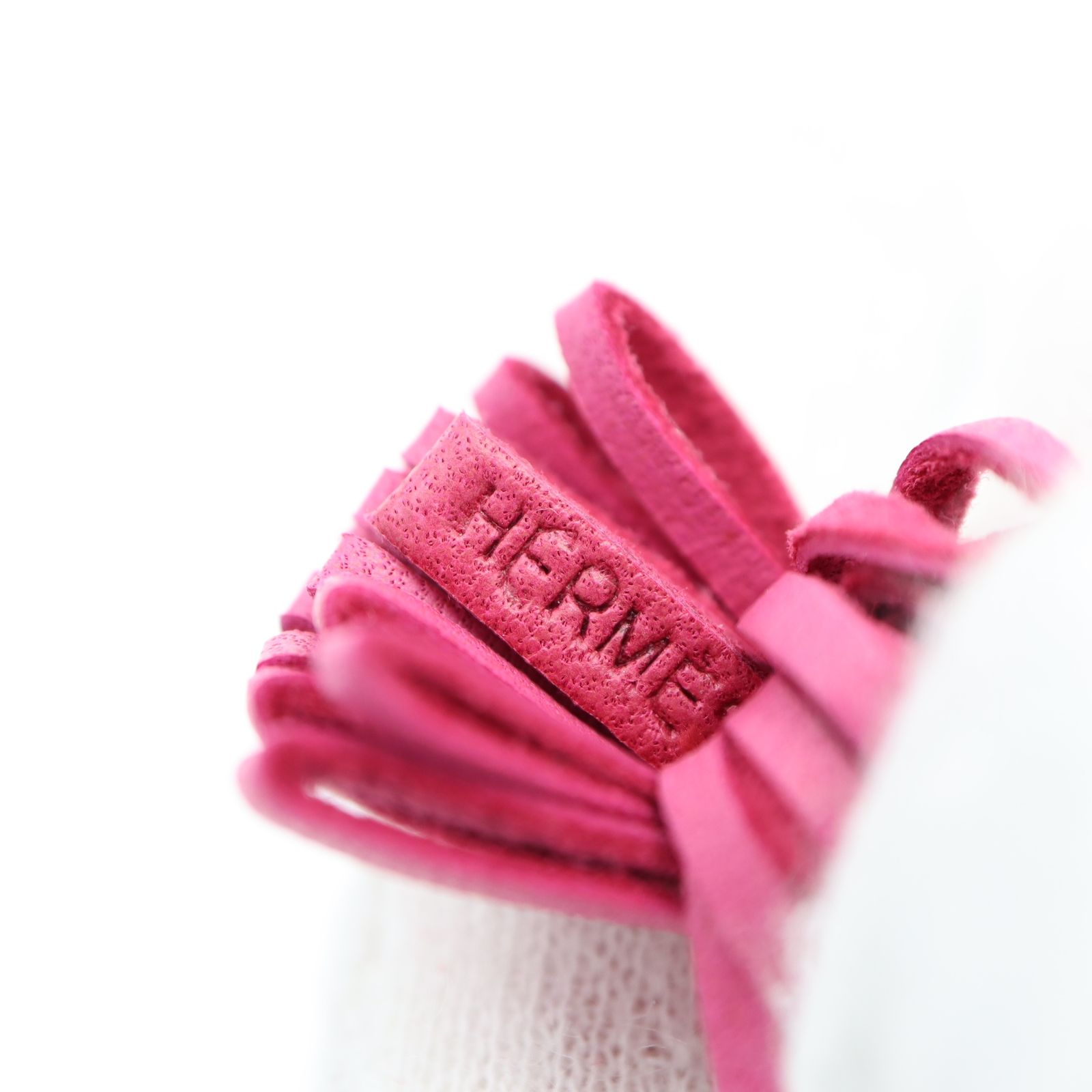 未使用 HERMES エルメス カルメンチータ プチポンポン チャーム レザー  