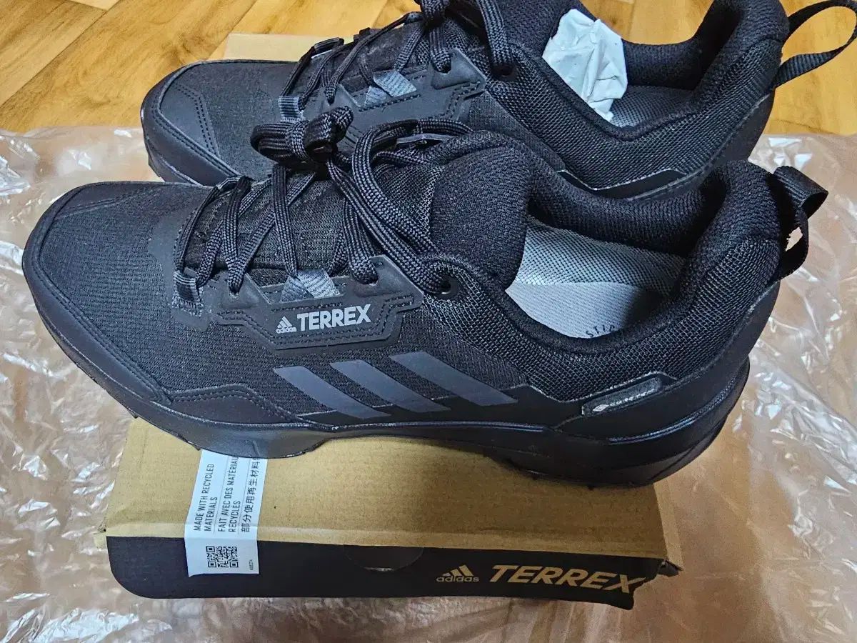 アディダス T-REX AX 4 GTX トレッキングシューズ 270