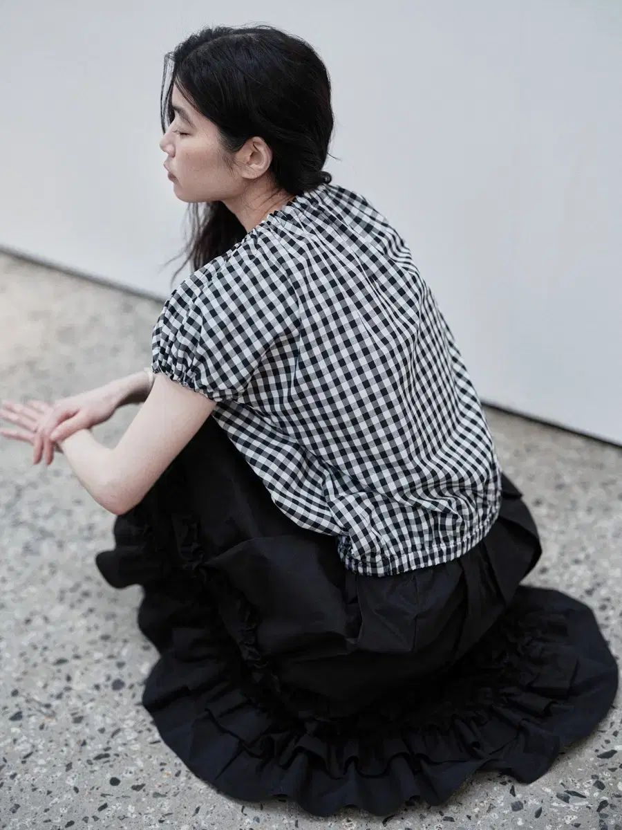 Saenginstudios フリル プリーツ ミディ スカート 黒 GULLKHAN_COM