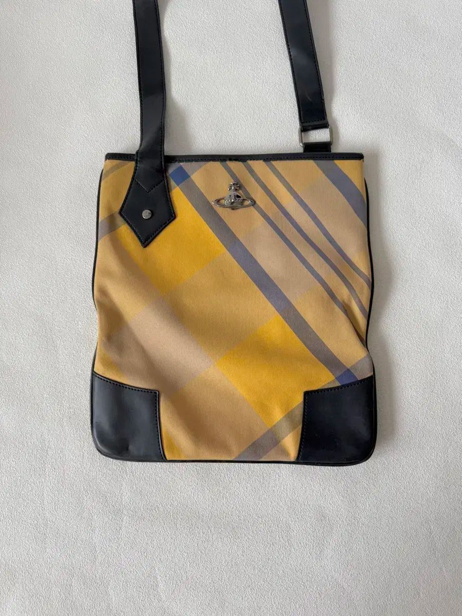 ヴィヴィアン ウエストウッド Vivienne Westwood クロスバック