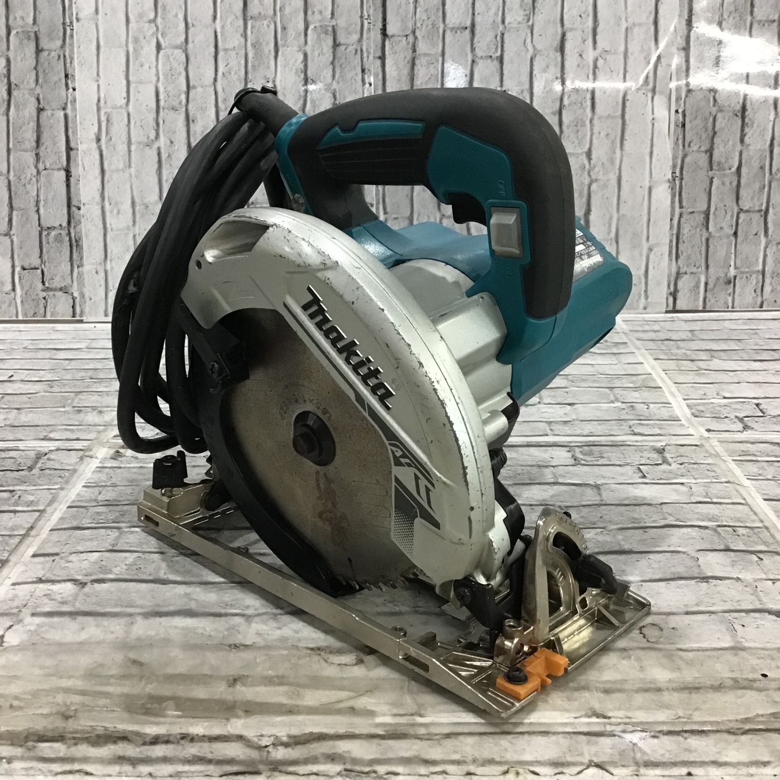 マキタ(makita) 電気マルノコ HS6301【川口店】