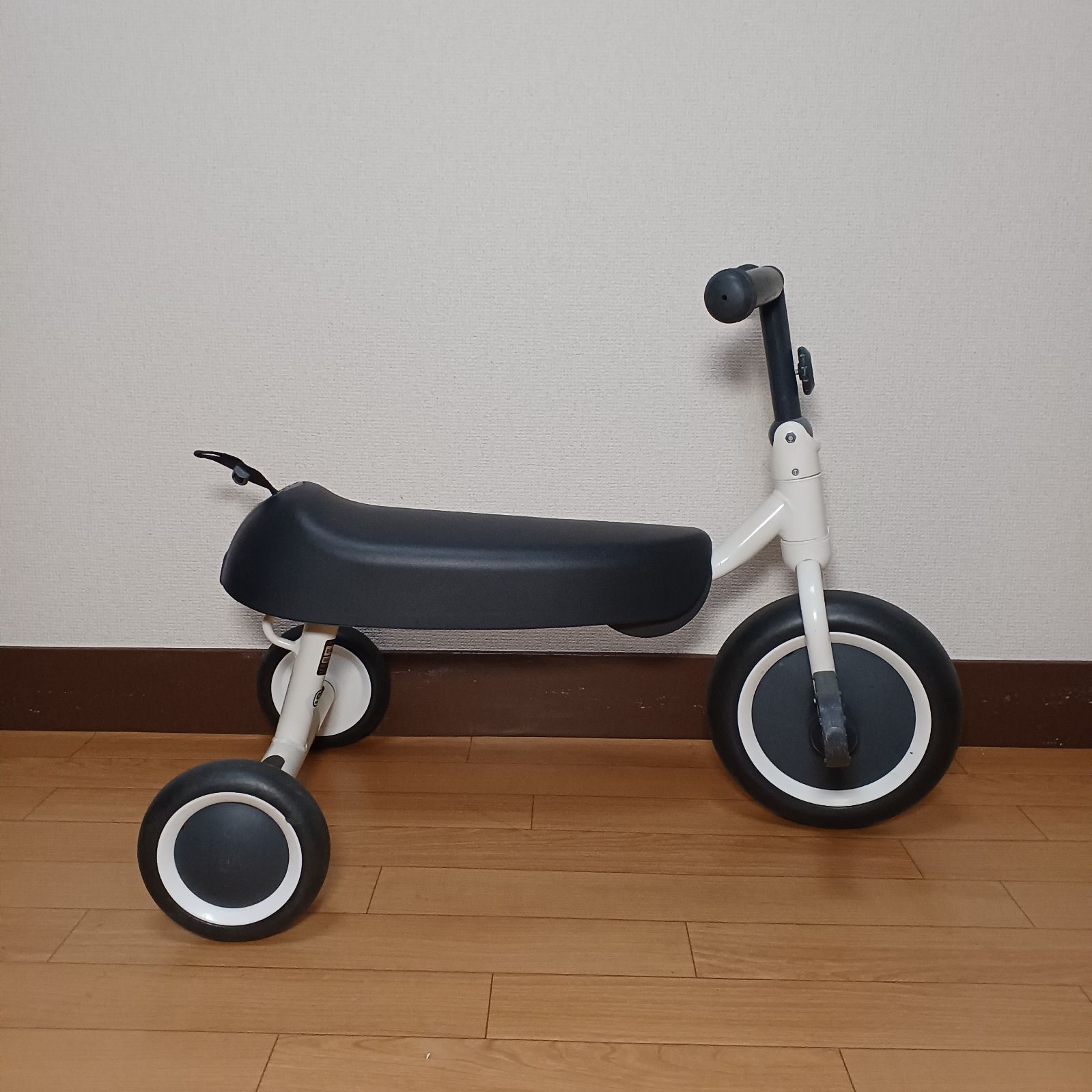 三輪車 ディーバイク ダックス あかる D-bike dax白色
