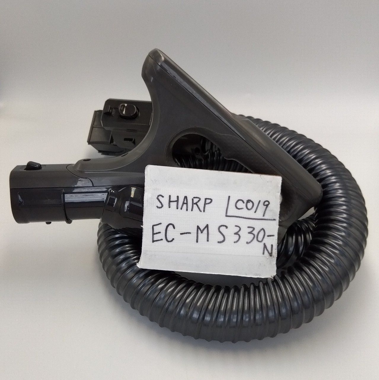 簡易清掃済】SHARP （型番：EC-MS330-N） 掃除機 ホース 管 蛇腹 じゃばら スイッチ クリーナー シャープ （色：黒 ブラック） -  メルカリ