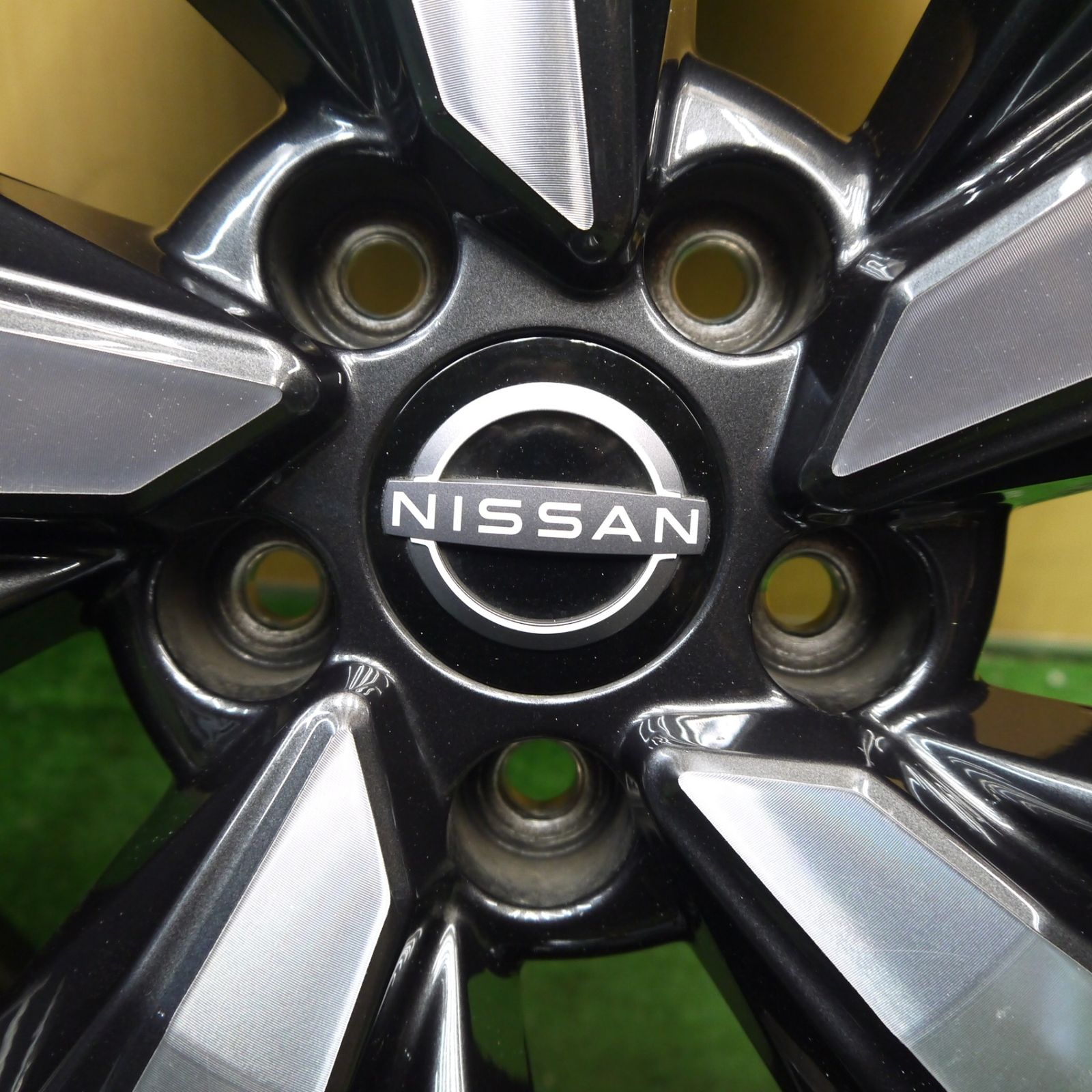 日産 エクストレイル T33純正 19インチ 日産エクストレイルT33 G e-4ORCE 純正19インチタイヤホイール