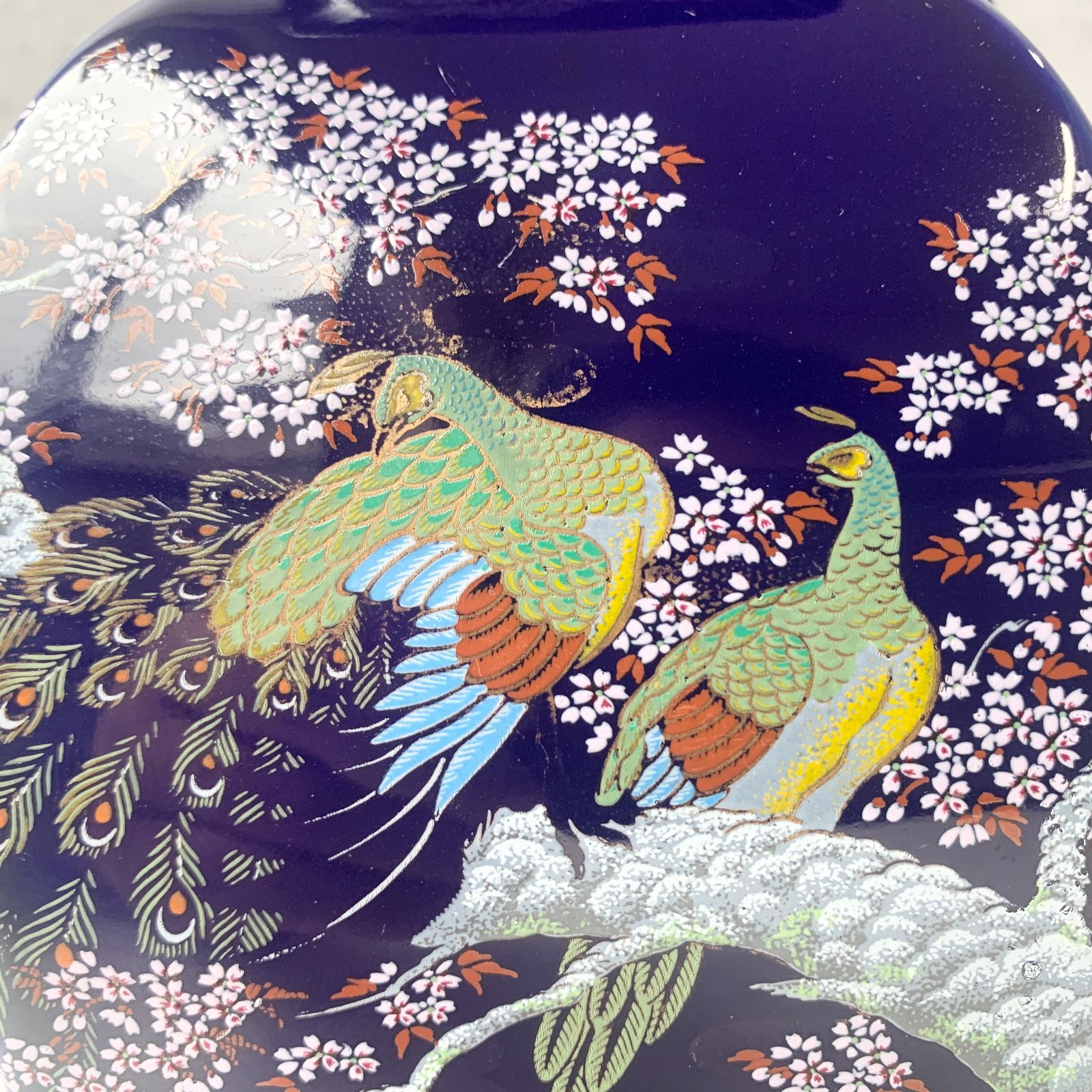 濃紺の孔雀絵花瓶と花器セット