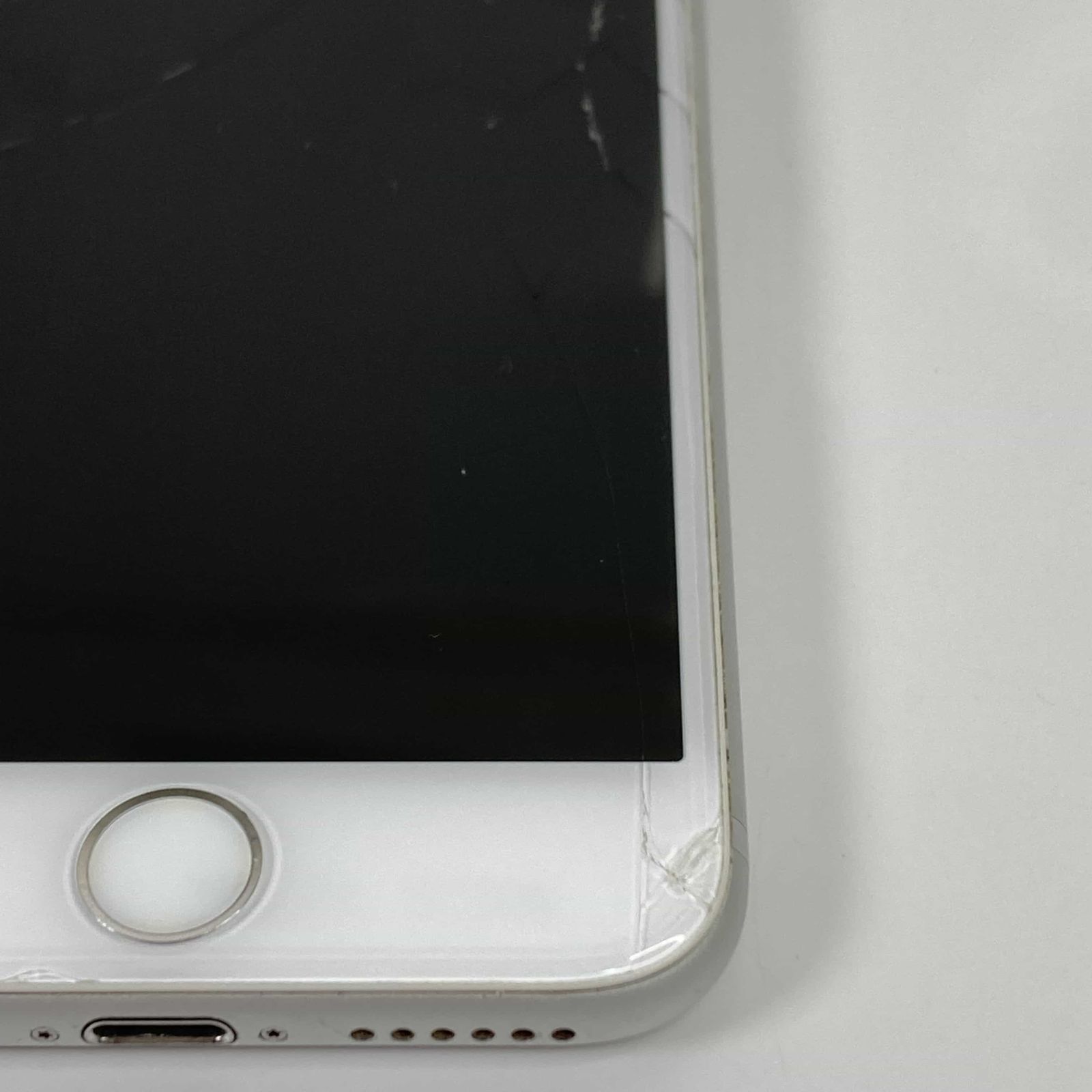 iPhone 7（シルバー／32GB） シムロックなし 【公式通販】