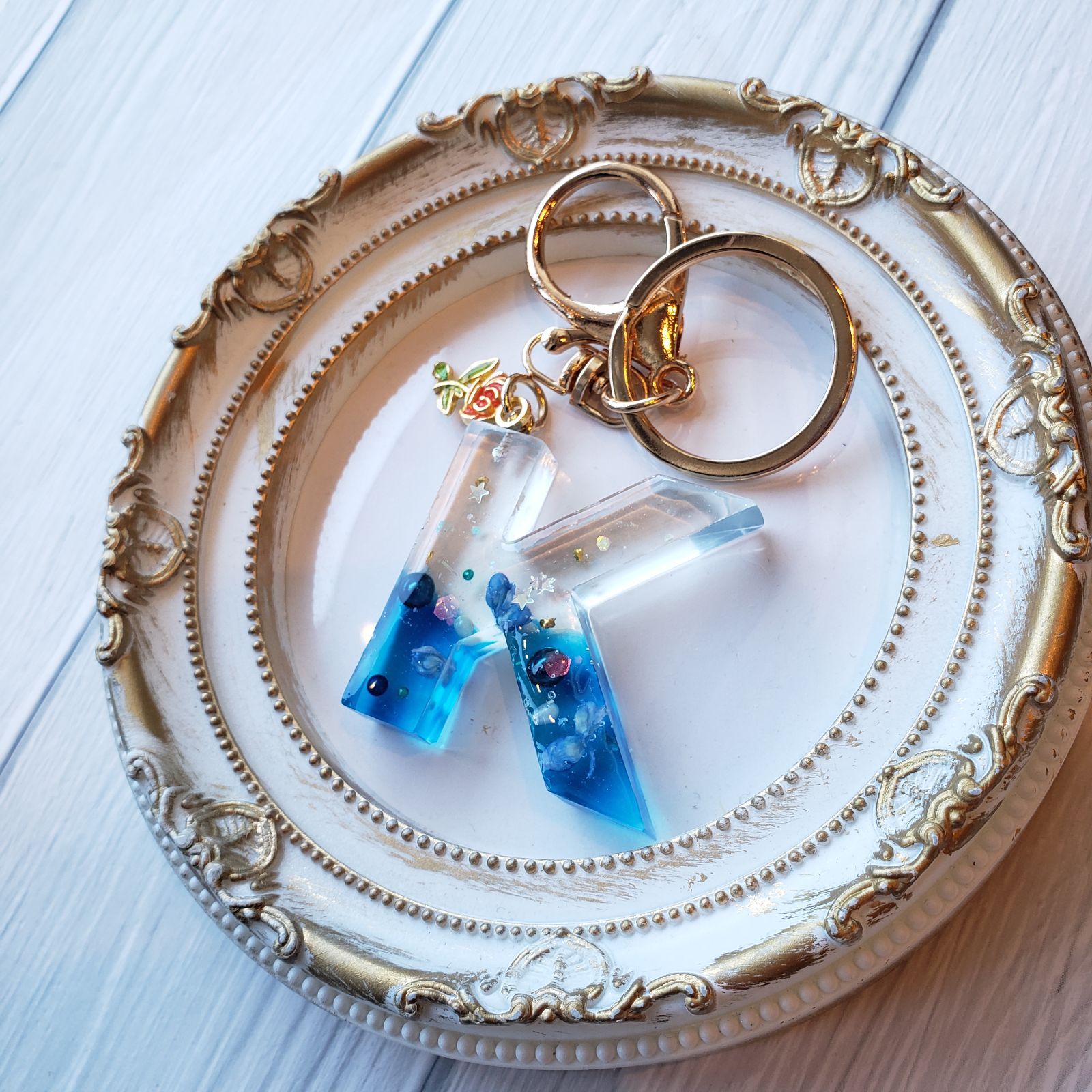 メルカリshops Sexy Zoneメンバーカラーイニシャルチャーム K ブルー