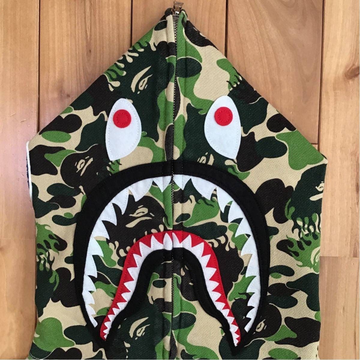 BAPE ムック限定 ファイヤーカモ シャークパーカー - メルカリ