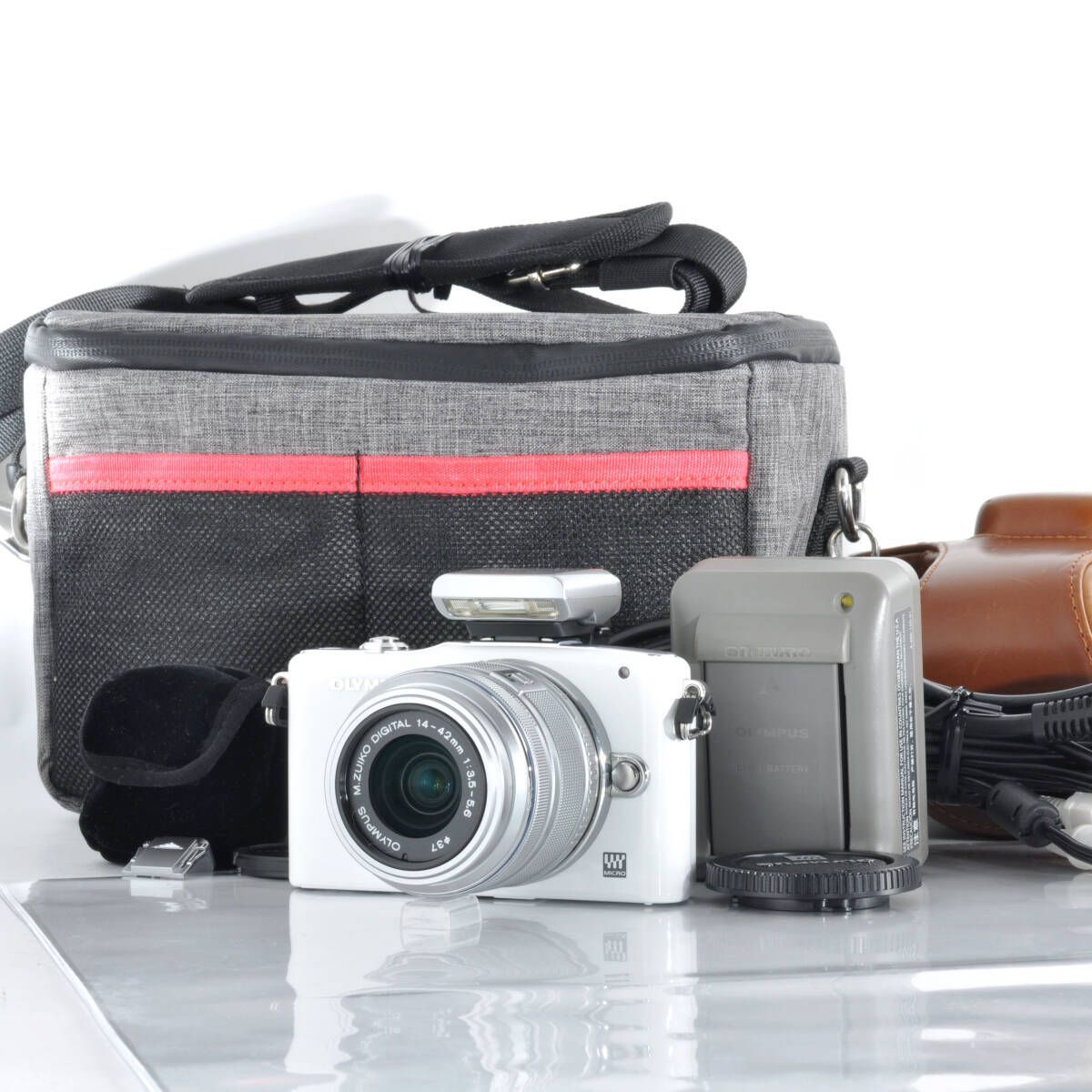 オリンパス OLYMPUS PEN E-PM1 ホワイト ミラーレス一眼 M.ZUIKO 14-42mm 標準ズームレンズセット J771