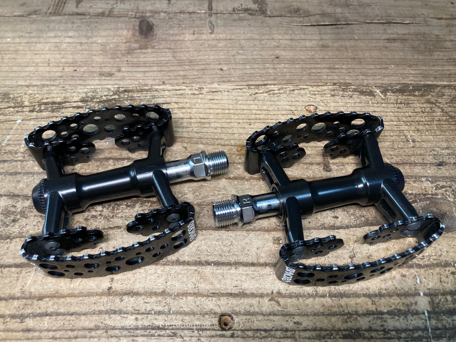 JG831 三ヶ島 シムワークス MKS SimWorks バブリー BUBBLY フラットペダル 黒