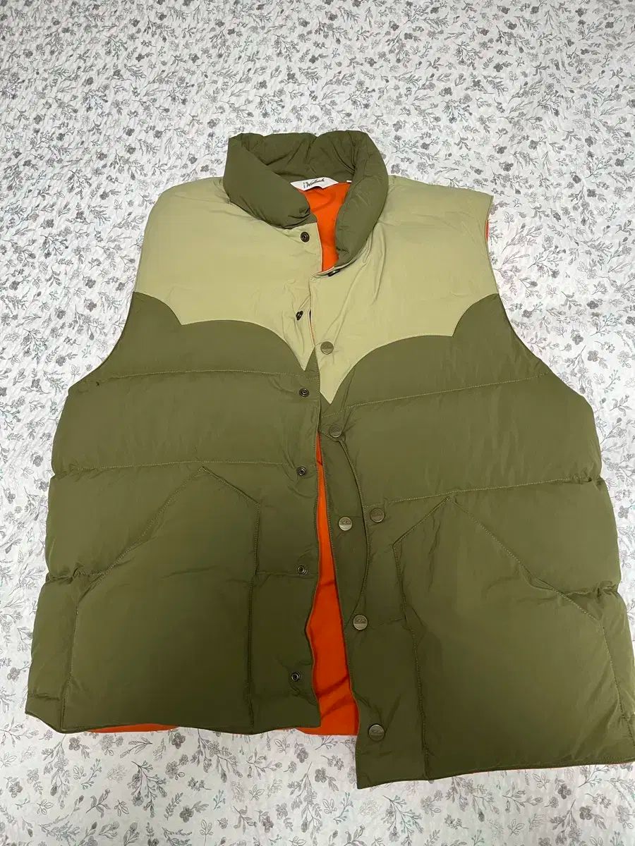 ウールリッチ メンズ ダウンベスト ロックチーマウンテン 味