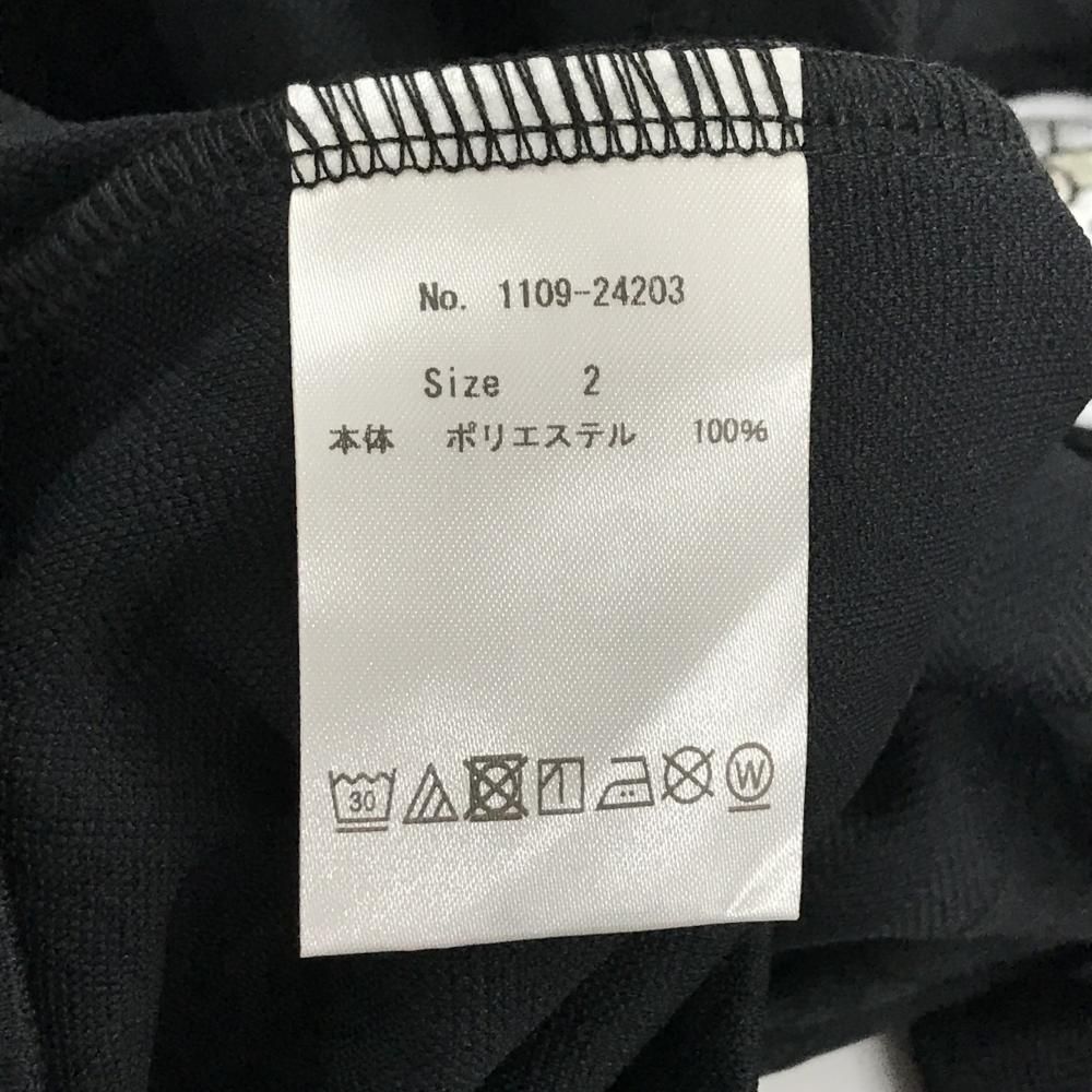 ロゴ地模様 斜めストライプ調