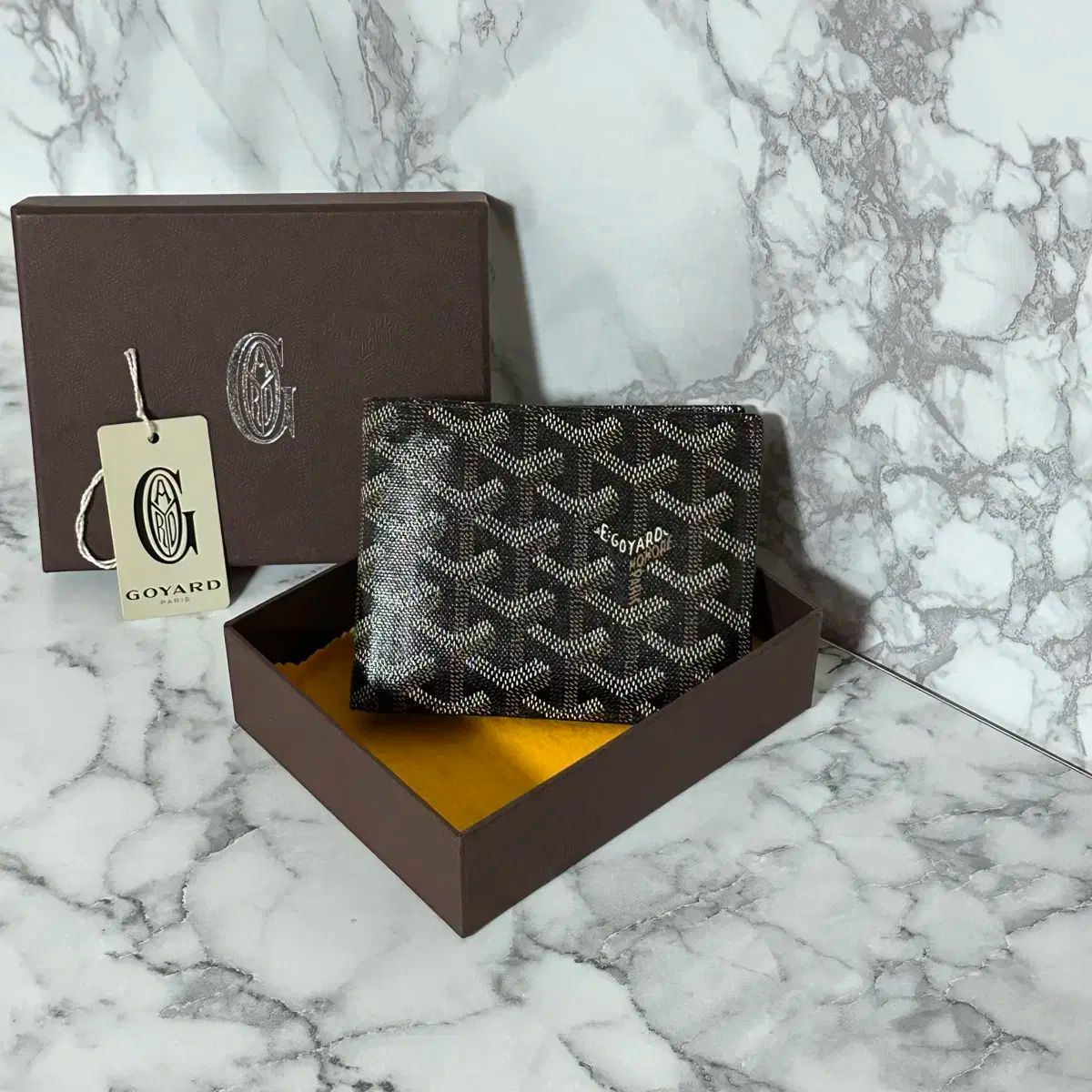 Goyard(ゴヤール) ゴヤール ヴィクトワール 二つ折り財布 ブラック BCC