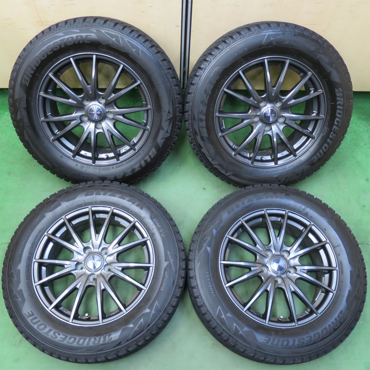 キレイ スタッドレス 225|65R17 ブリヂストン ブリザック DM-V2 VELVA SPORT ヴェルヴァ スポーツ 17インチ PCD114.3|5H 5051502イス