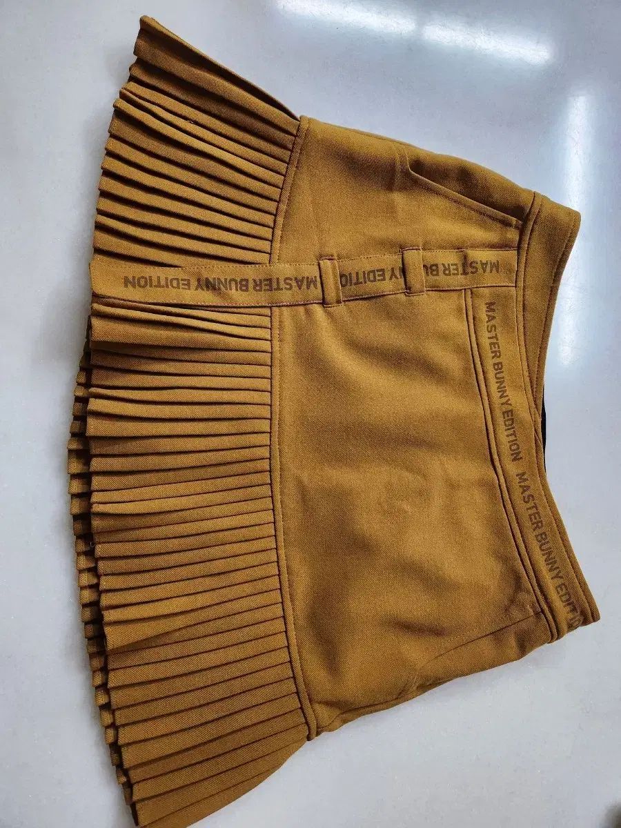 マスターバニーエディション ゴルフスカート