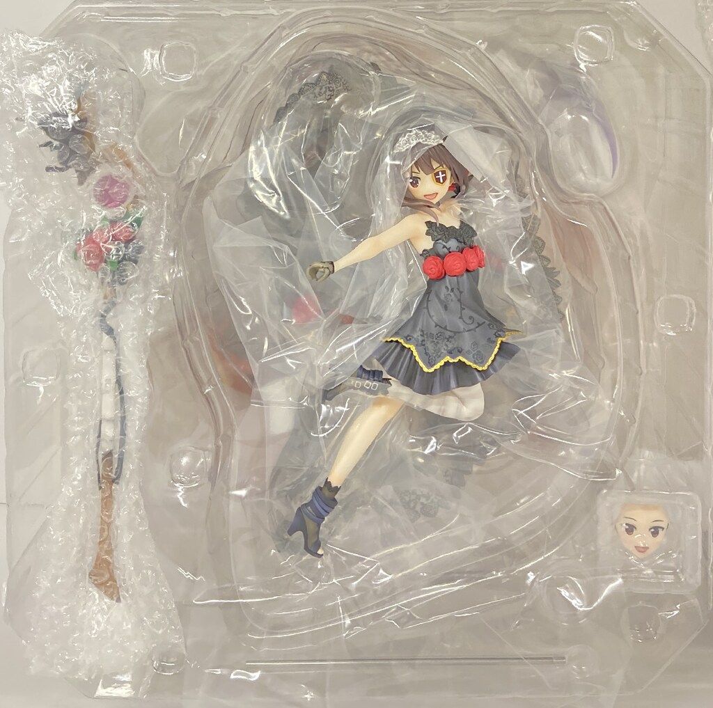 F:NEX/フリュー 1/7スケールフィギュア めぐみん 漆黒の薔薇