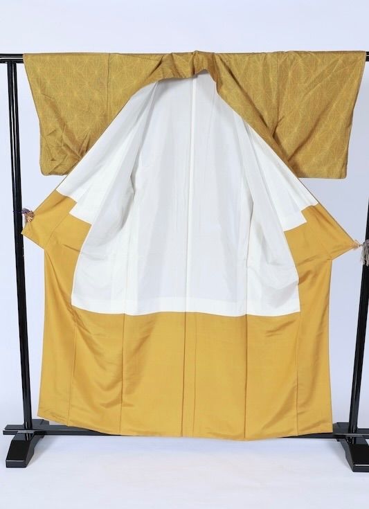 本場大島紬　ウコン染め　泥染め　麻の葉柄　七マルキ　T586 本場大島紬 ウコン染め 泥染め 麻の葉柄 七マルキ T586 - メルカリ