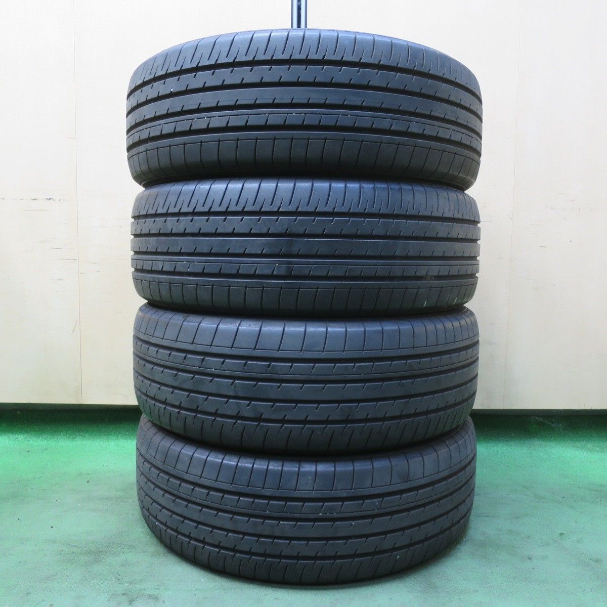 バリ溝 22年 9分 225 55R19 ヨコハマ BluEarth-XT AE61 ブルーアース タイヤ 19インチ レクサス NX ハリアー RAV4 CX-5 等 5101402イノタ